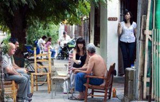 El veredazo apunta a compartir un mate entre vecinos y recuperar el espacio público.