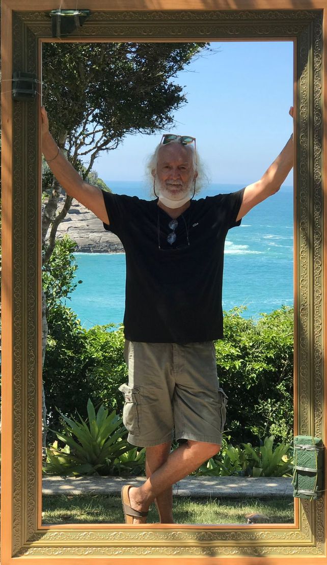 Con el mar como marco.