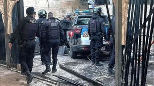 Un patrullero aceleró, perdió el control y terminó adentro de un hospital santafesino: cuatro heridos