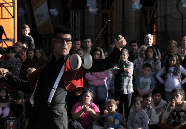 La Ciudad celebró el Día de la Constitución junto a Los Nocheros