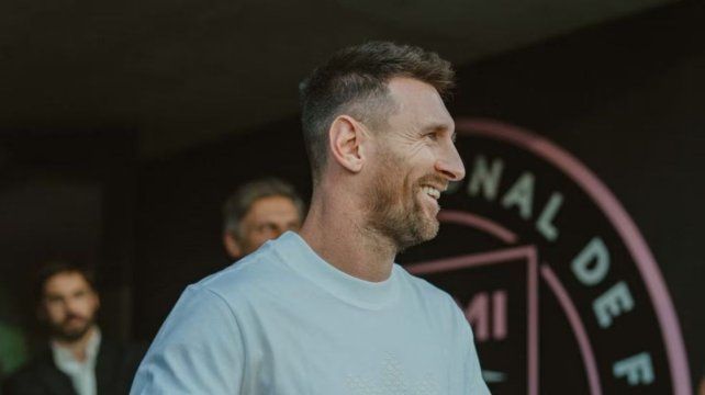 Lionel Messi acompaló a sus compañeros en el triunfo con clasificación que obtuvo el equipo.