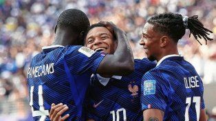 Francia goleó a Suecia y en octavos de final jugará con Paraguay.
