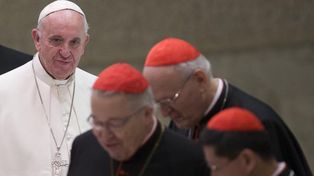 El Papa Francisco avanza contra la presión conservadora