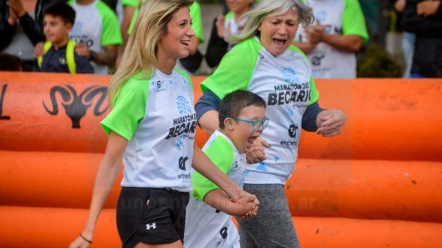 Cerca de 3 mil atletas participaron en el Maratón del Becario.