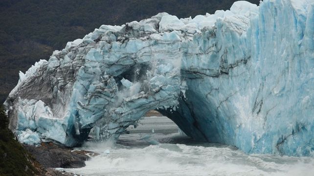 Comenzó el proceso de ruptura del glaciar Perito Moreno