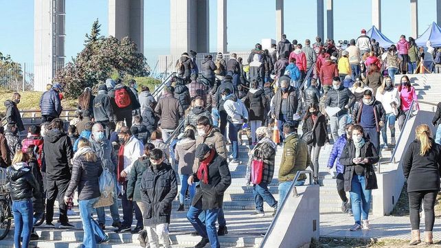 Vacunación abierta de AstraZeneca en Paraná