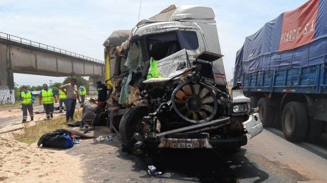 Uno de los camiones volcó a la altura del kilómetro 109 de la ruta 12.