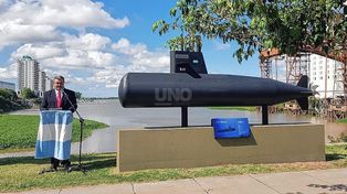 El monolito a modo de homenaje y recuerdo de los 44 submarinistas que se hundieron junto al ARA San Juan en noviembre de 2017