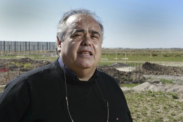 el capo. Castillo es dueño de un negocio millonario en el que se les cobra a los feriantes por ocupar un espacio. Allí desembarcó ayer la policía.