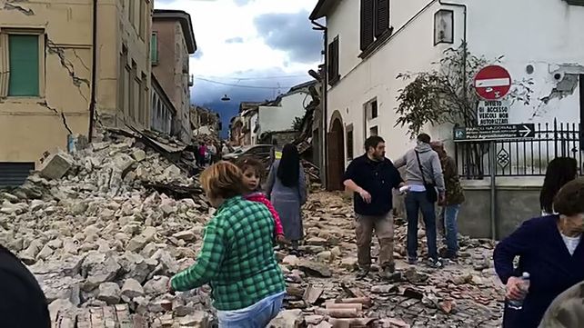 Ascienden a 120 los muertos por el devastador terremoto en el centro de Italia
