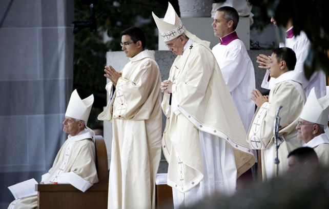 Bergoglio ofreció misa y participó de un evento de bienvenida en los jardines de la Casa Blanca.