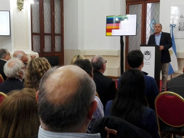 Presentación. Fue ante el Gobernador y funcionarios provinciales y municipales.