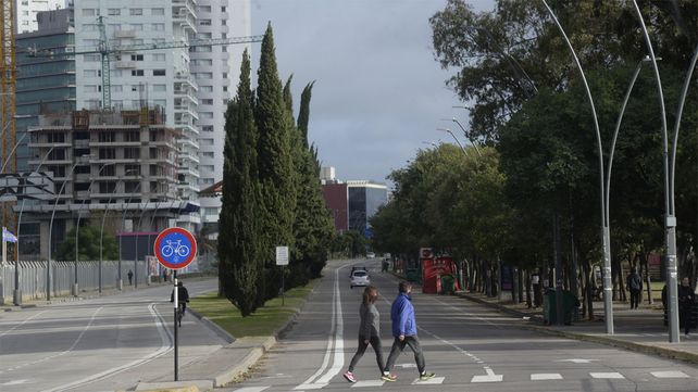Las restricciones al tránsito de vehículos particulares rigen desde el sábado.