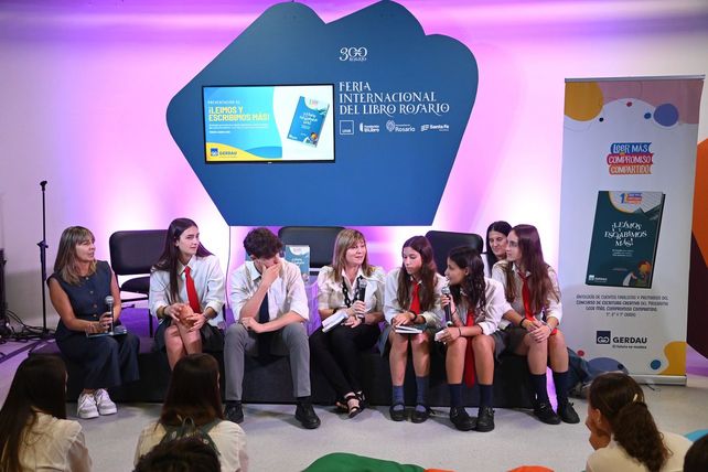 Gerdau, junto con alumnos y docentes, presentó la antología ¡Leímos y escribimos más! en la Feria Internacional del Libro de Rosario 2025