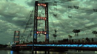 Santa Fe vuelve a tener su postal nocturna: el Puente Colgante recuperó sus luces