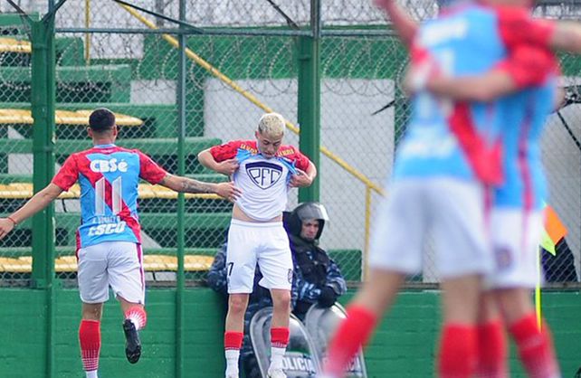 Arsenal volvió con todo: único puntero y con valla invicta