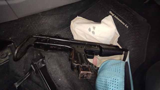 La pistola ametralladora FMK3 con la que dispararon contra el móvil del SP y que dejaron abandonada en el Ford Focus robado.
