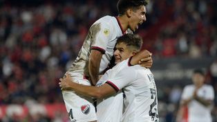 Newells se hizo valer ante Arsenal y festejó una necesaria victoria
