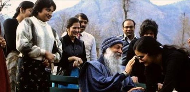 Se cumplen 32 años de la muerte de Osho, el gurú más controvertido de la historia
