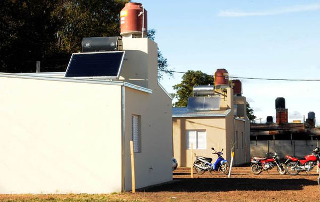 Las Primeras. Las casas inauguradas en San Carlos Sud poseen paneles solares.