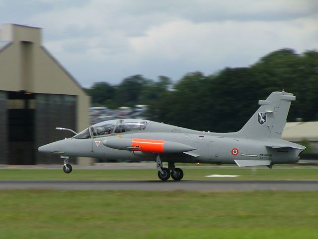 El avión Aermacchi de la Armada Argentina con el que Owen Crippa atacó en soledad a la flota británica el 21 de mayo de 1982.