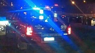 La víctima fue G. B. de 19 años y fue impactado con un balazo en el tórax. Fue operado en el hospital Cullen y su estado es delicado.