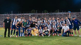 El festejo del plantel de Alianza Lima.