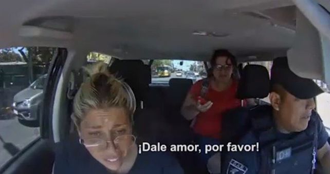 Video: el dramático momento en que dos policías le salvaron la vida haciendo RCP a una beba de 3 años