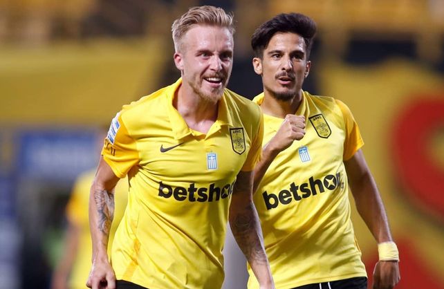 Facundo Bertoglio, ex-Colón, marcó para Aris Salónica