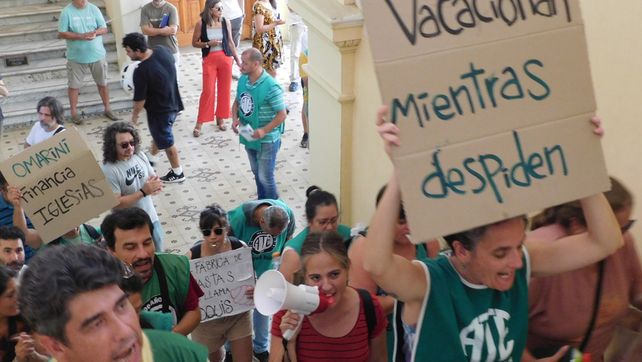 ATE marchó por los pasillos de Casa de Gobierno e hizo una asamblea por la caída de más 100 contratos y desmantelamiento del RUV y otras áreas sensibles
