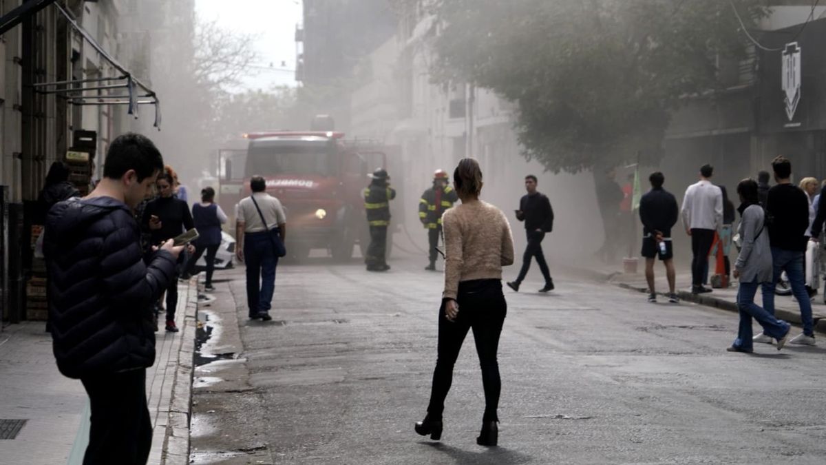 Susto en el microcentro por un incendio en una cochera