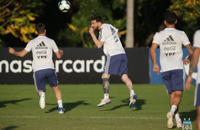 Scaloni piensa en cinco cambios para enfrentar a Chile