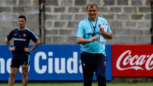 Aguirre: Colón es un adversario directo