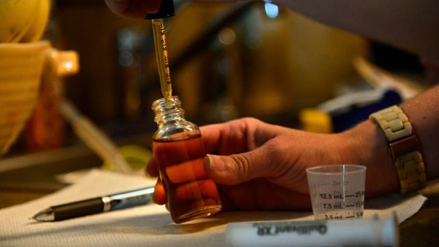 En suba. Los aceites se utilizan para tratar reumas