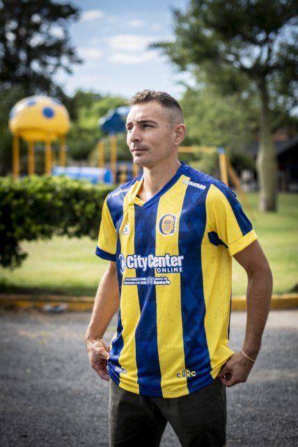 Marco Ruben lució la ya la camiseta de Central en el entrenamiento matutino de este sábado