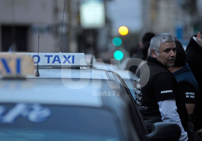 Los taxistas se manifestaron pidiendo más seguridad para realizar su trabajo./ Mauricio Centurión.