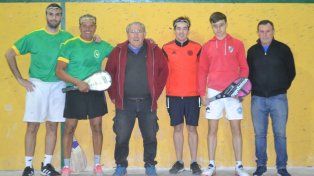Todos unidos. Los jugadores y los directivos, juntos en una nueva etapa de Fábrica de Armas.