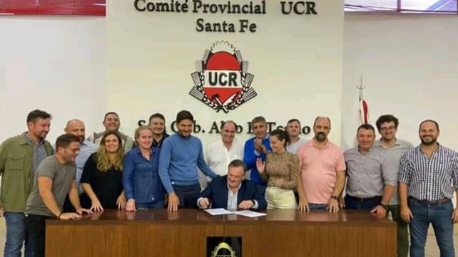 Como en el 2002 Felipe Michlig vuelve a convertirse en la máxima autoridad de la UCR santafesina.