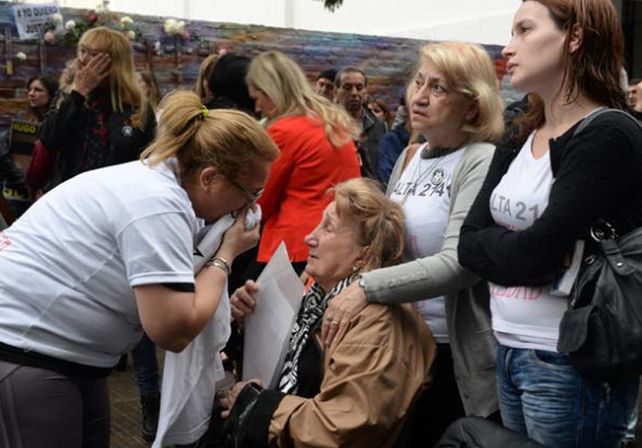 En un emotivo acto, Rosario recordó a las víctimas de la tragedia de Salta 2141