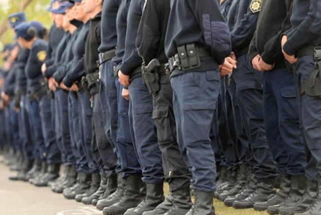 Cuatro mujeres policías suspendidas por amenazas a una compañera