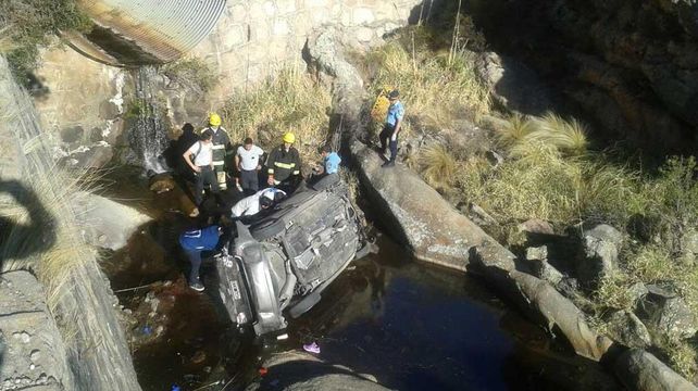 Cuatro muertos tras desbarrancar un auto en la región cordobesa de las Altas Cumbres