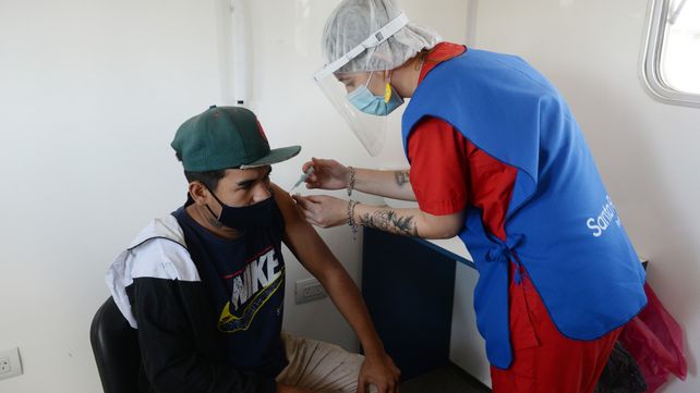 Avanza la campaña de vacunación para frenar la tercera ola de la pandemia.