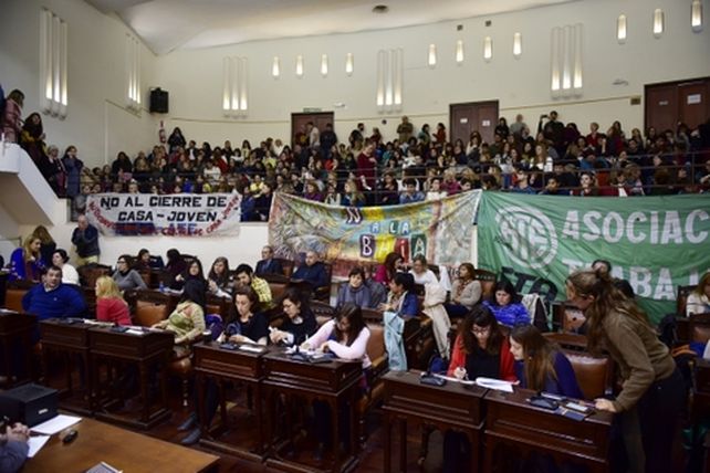abarrotado. La sala y las tribunas del Concejo Municipal desbordaron de reclamos frente a las políticas públicas sobre la niñez.