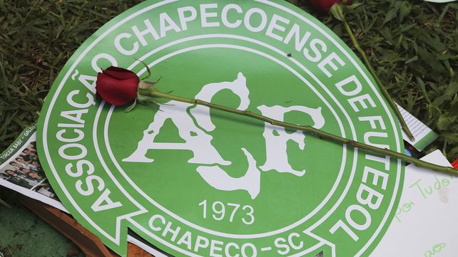 La tragedia del Chapecoense enlutó al fútbol mundial