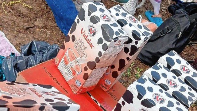 Un total de 14 cajas de un kilo fueron descubiertas en la vía pública.&nbsp;