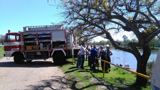 Una mujer cayó al río y murió ahogada cuando aprendía a manejar