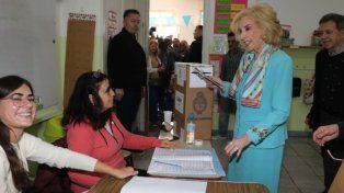 Elecciones 2025: Mirtha Legrand fue a votar y la recibieron con aplausos