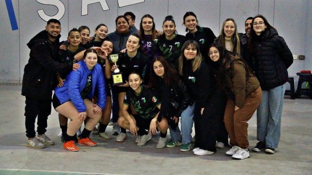 La unión fue la clave del éxito: todas las protagonistas de José Hernández posan con orgullo tras consagrarse campeonas.
