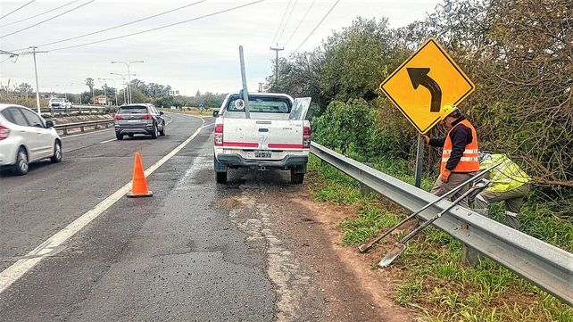 Renovación de señalética. Se actualiza la cartelería en accesos clave a Santa Fe para mejorar la seguridad.