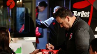El Ogro Fabbiani, conductor de este Newells que emprendió el camino a México para jugar un torneo internacional amistoso.